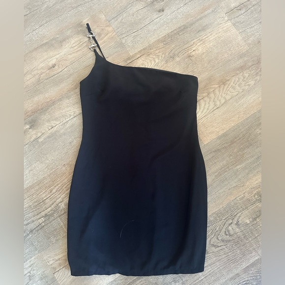 PrettyLittleThing Black One-Shoulder Mini Dress with Silver Buckle Detail Size 4 - Picture 2 of 5